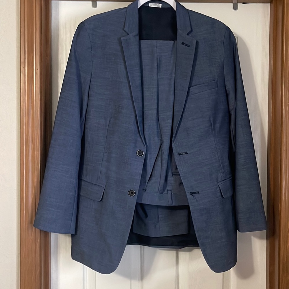 Boys Calvin Klein 3 piece suit 💙 plus a button up shirt